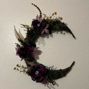 Spooky midnight 🌙 moon wreath. Perfect for this Halloween season.